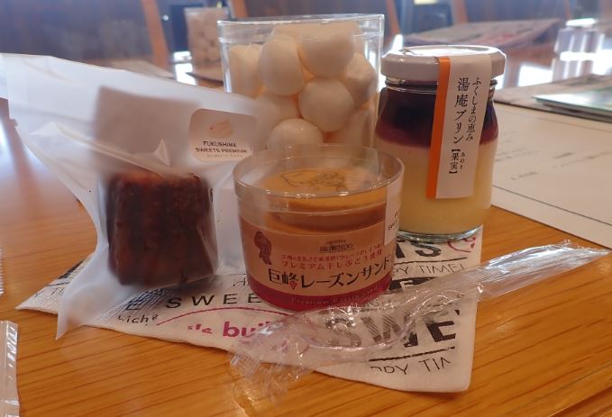 プリンやカヌレなど試食会で用意された4つのふくしまスイーツ・プレミアムの写真