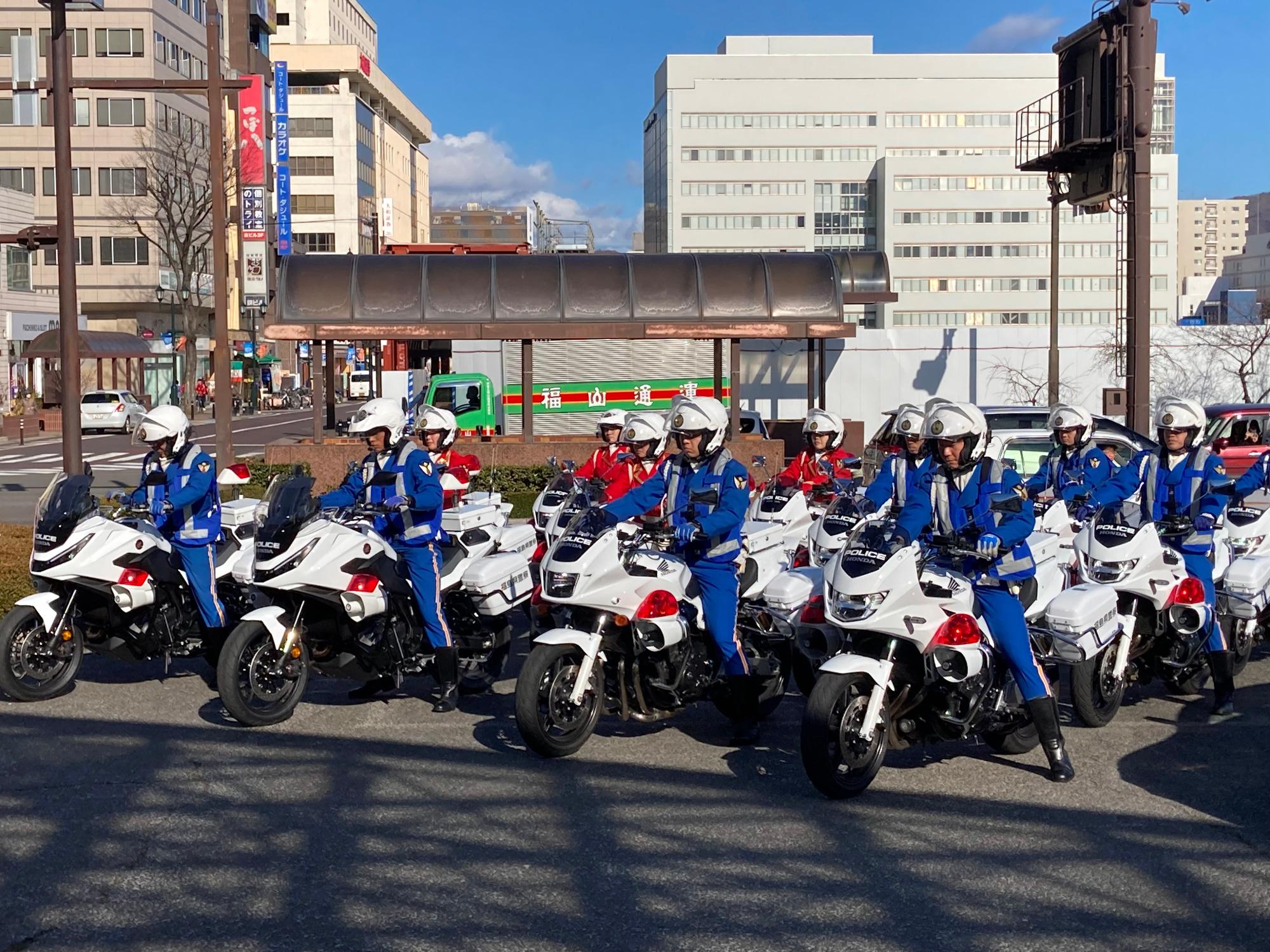白バイ出動