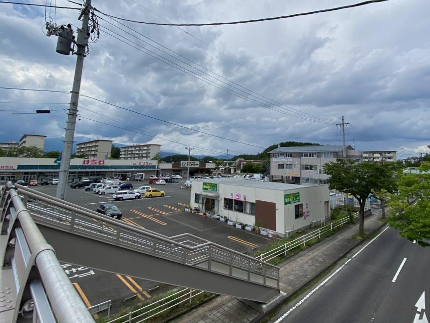 蓬莱町の街並みを歩道橋から撮影した写真