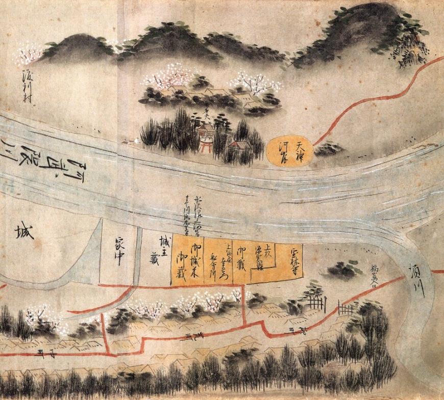 中央に阿武隈川、両岸に山や神社、道、家屋などが描かれている阿武隈川舟運図の写真