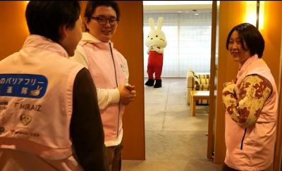 なぜココ(福島競馬場 貴賓室)にももりんが?(笑)