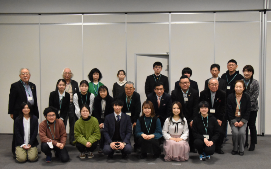 3列に並んだ共創のまちづくりWorkShop参加者の集合写真