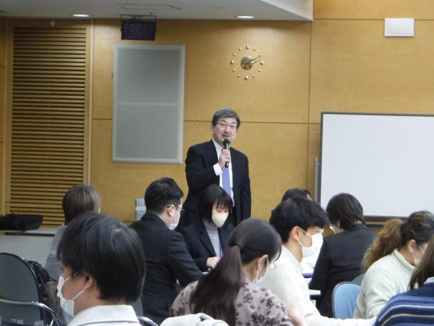 金光客員教授が講演している様子の写真