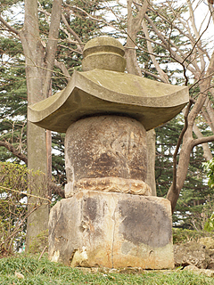 【県指定】大仏城跡出土宝塔の写真