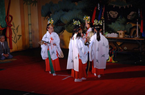稚児舞「三姫楽」の写真