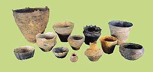 南諏訪原縄文むらで見つかった約2500年前の縄文土器の写真