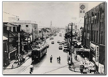 「昭和32年夏の福ビルと電車」の写真