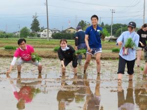 0524荒川田植え