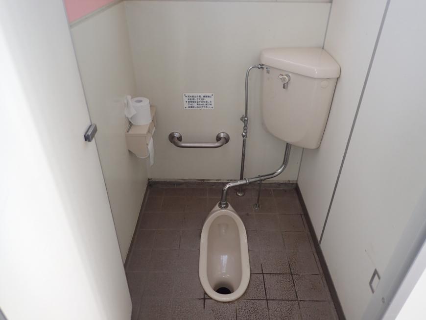 花見山ウォーキングトレイルトイレ施工前