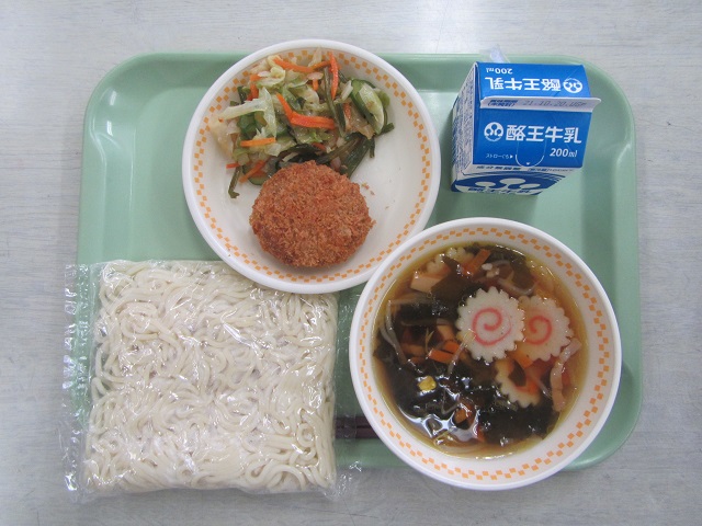 北部学校給食センターでは、令和3年10月12日火曜日に福島県産（黒毛和牛）の牛肉メンチカツを学校給食で提供しました。