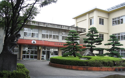岳陽中学校