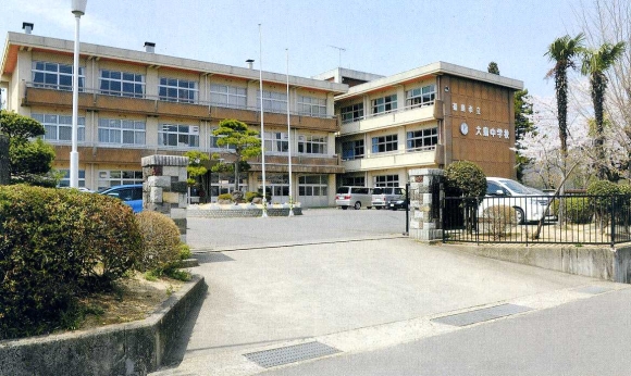 大鳥中学校