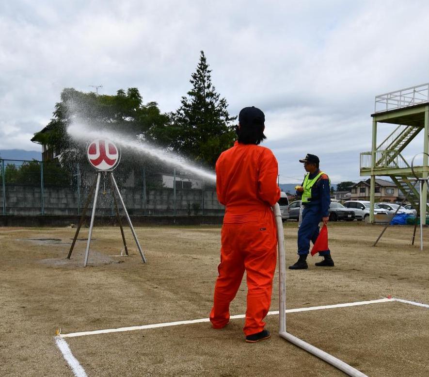 自衛消防隊消火技術競技大会屋内消火栓操法の様子