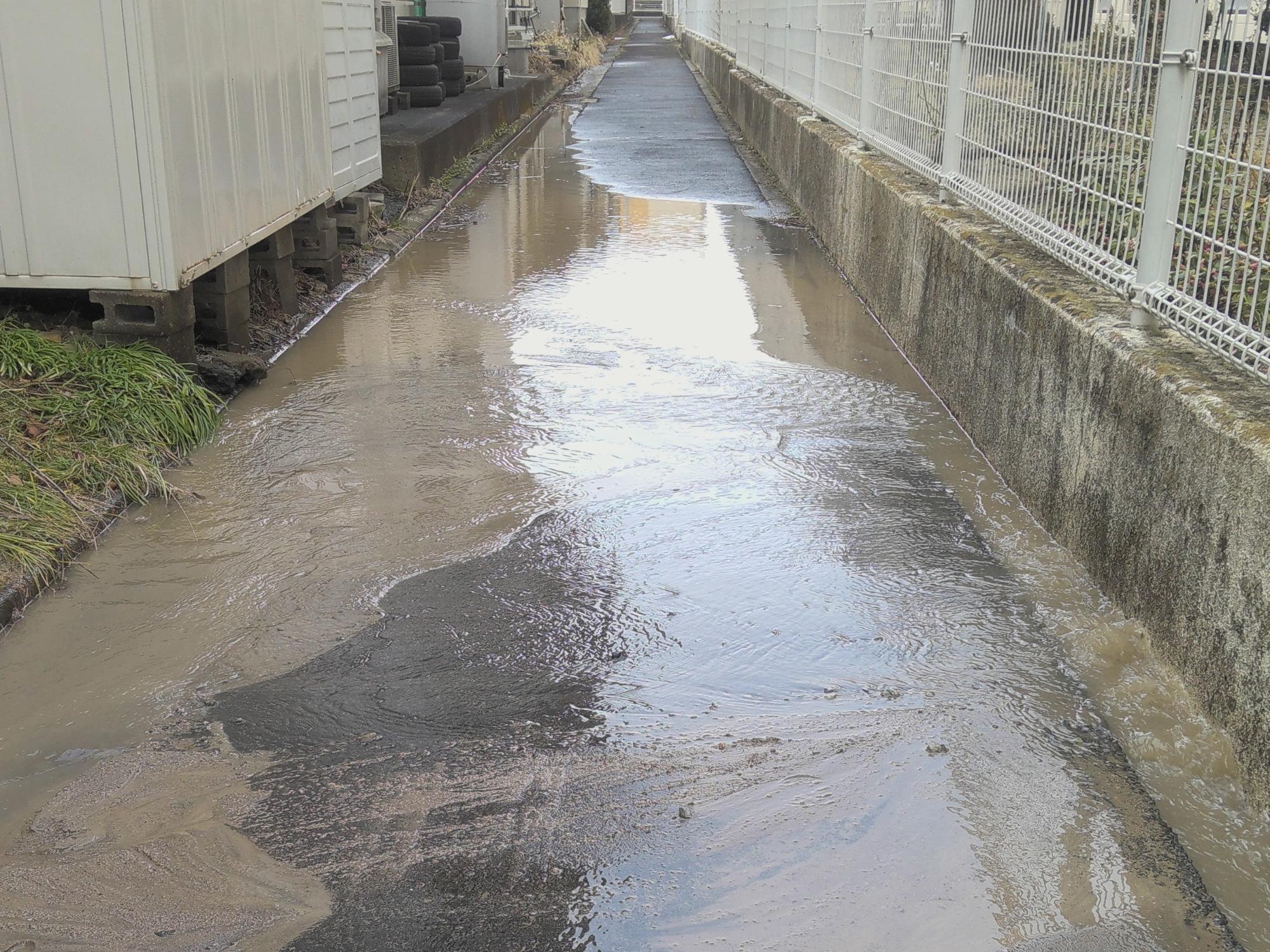 福島市内の漏水の様子