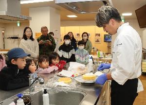 デコレーションケーキ実演