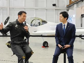 室屋選手と馬場市長の対談の様子１