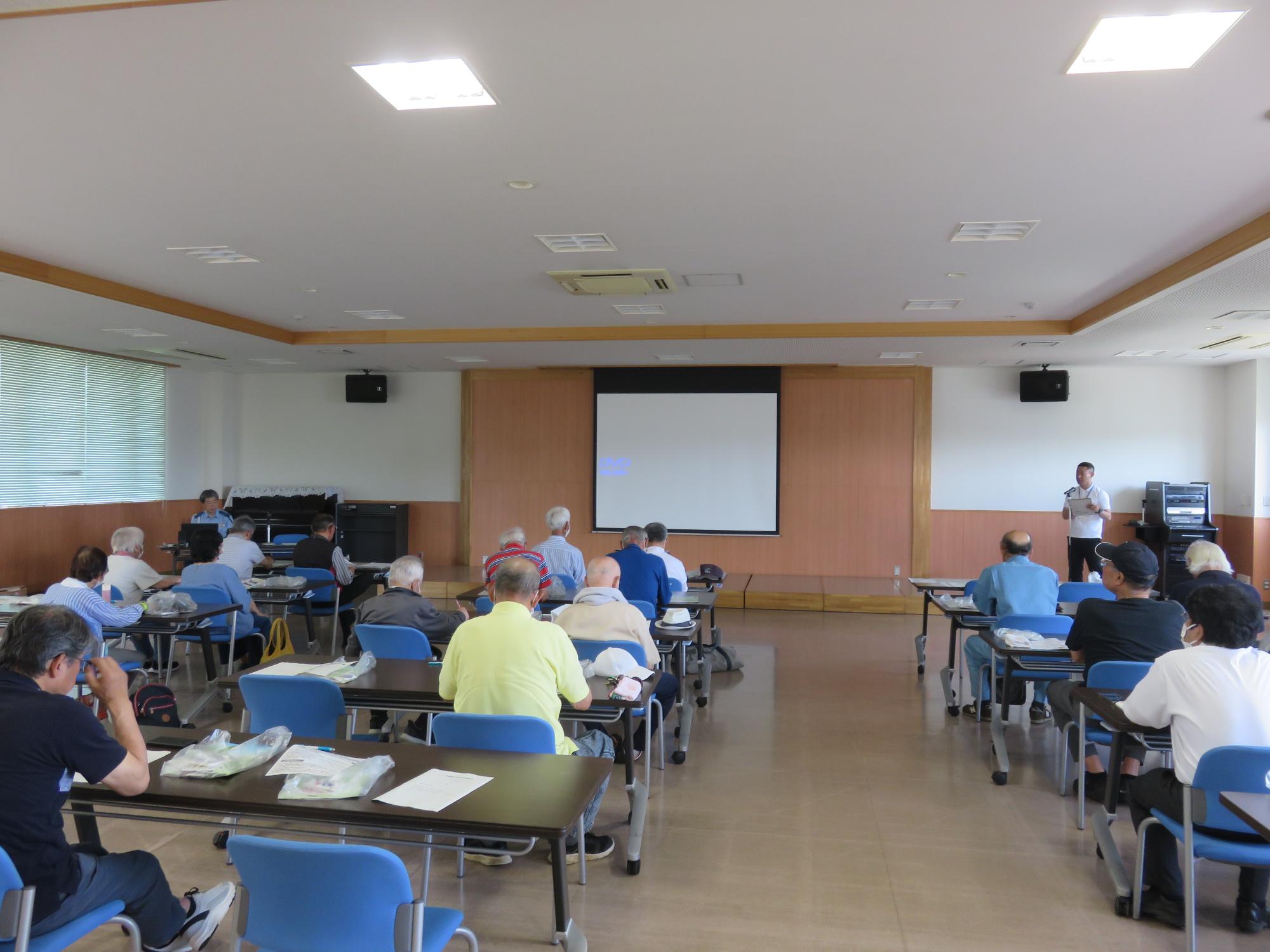 参加者が研修会を受講する様子