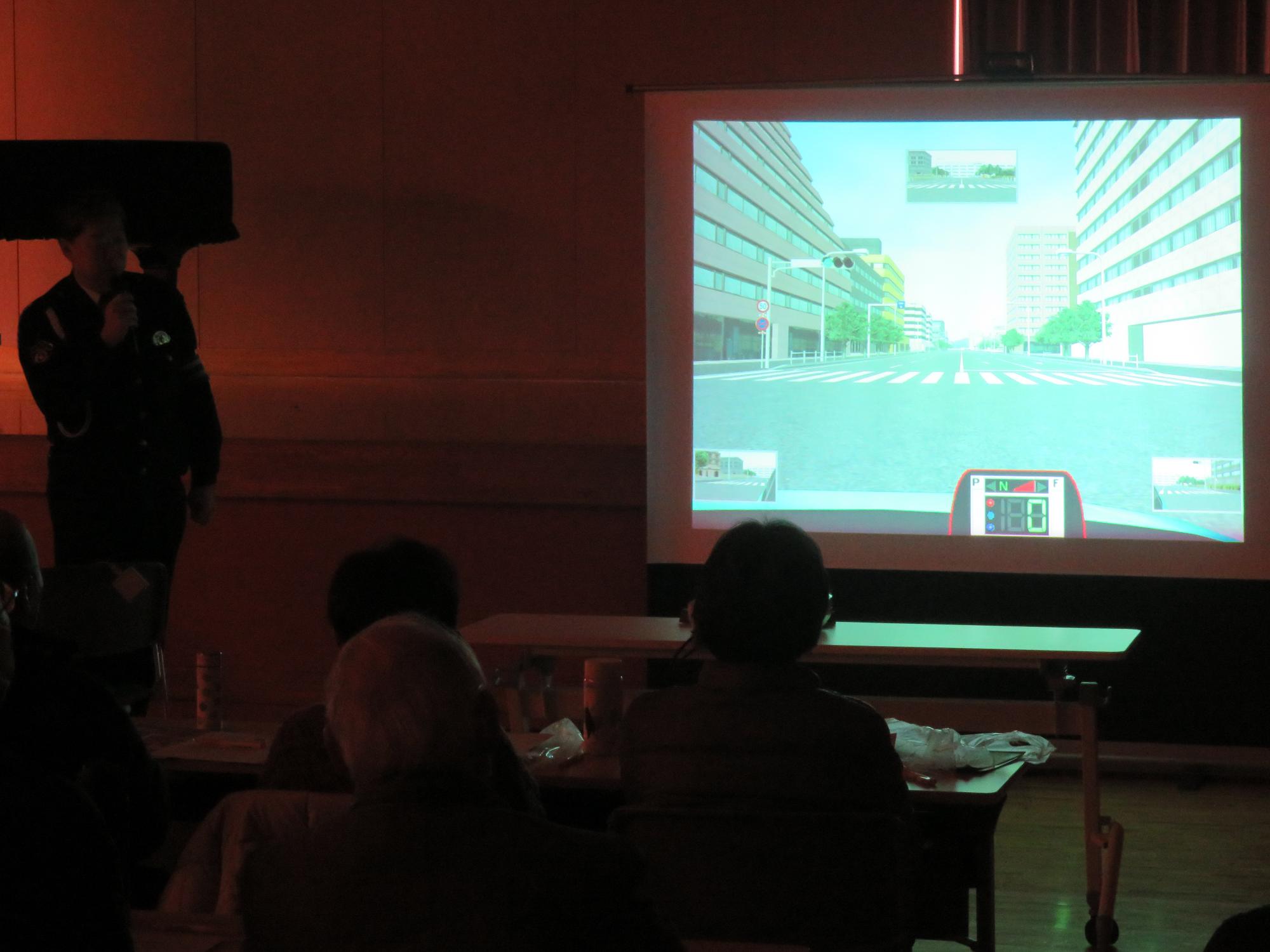 車を運転する際の注意点について学ぶ様子