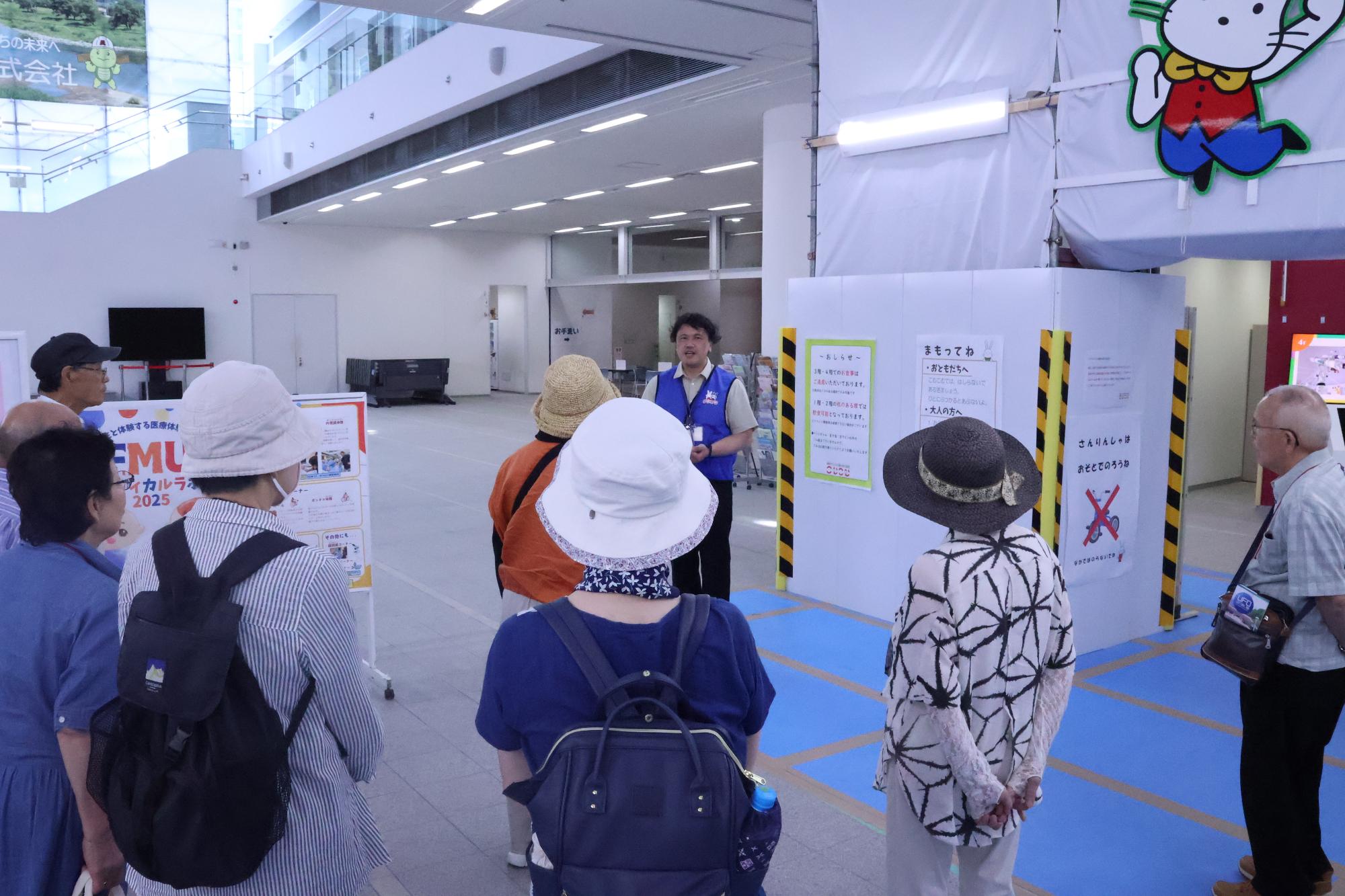 こむこむを見学中