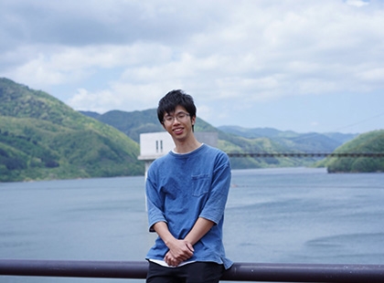 笑顔の遠藤 優太さんの写真（福島市観光ノートページへリンク）