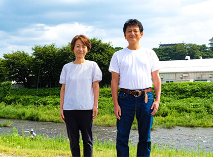 東さん夫婦の写真（東 龍二さん・美智枝さんのページへリンク）