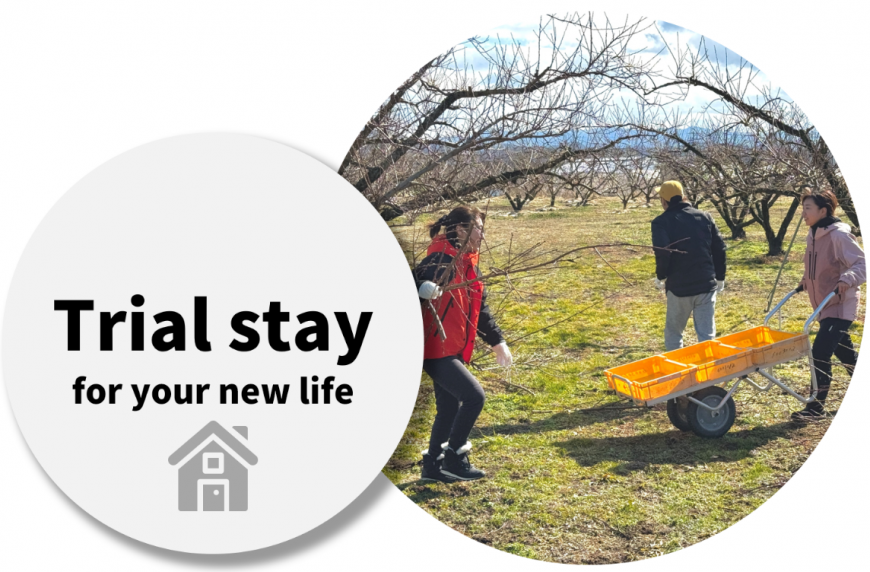 Trial stay for your new life（自然の中で作業をする3人の方の写真）