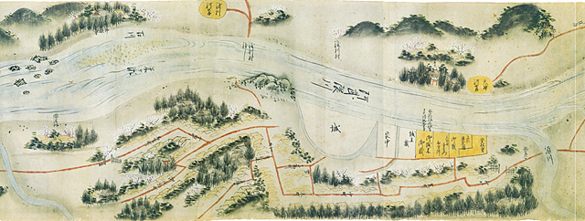 中央に阿武隈川、両岸に山や神社、道、家屋などが描かれている阿武隈川舟運図の写真