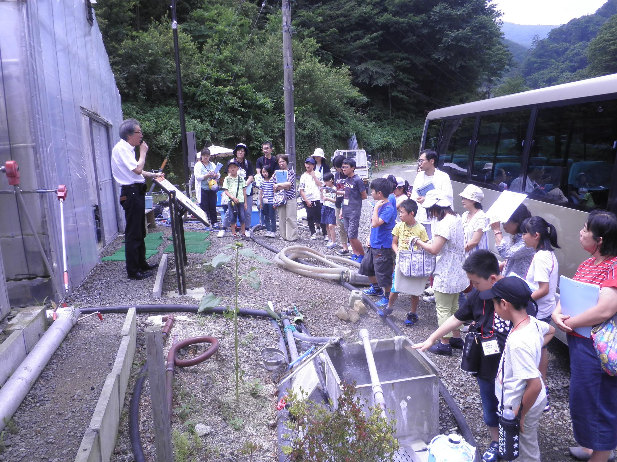 養殖施設見学の様子