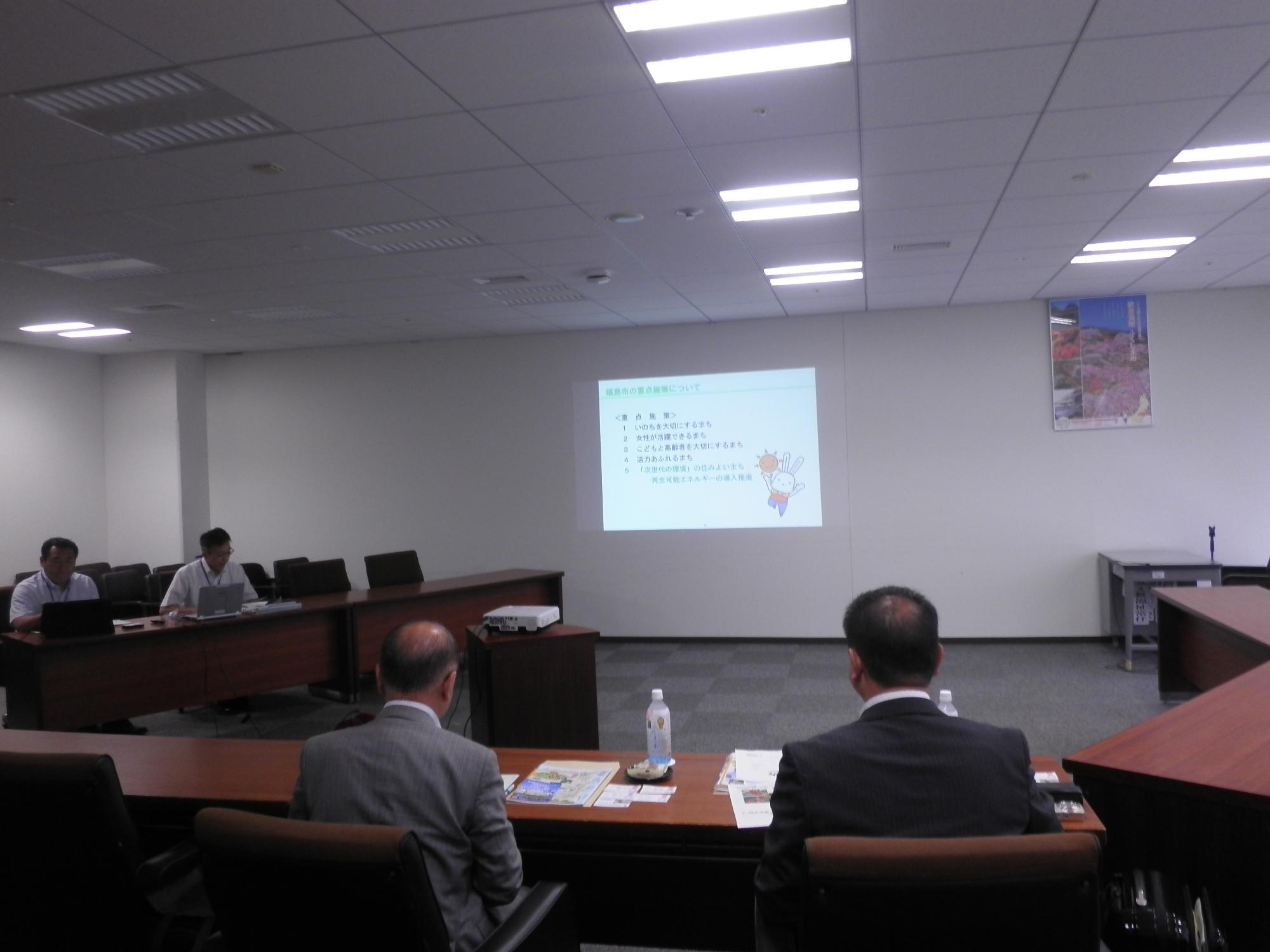 舞鶴市議会行政視察の様子