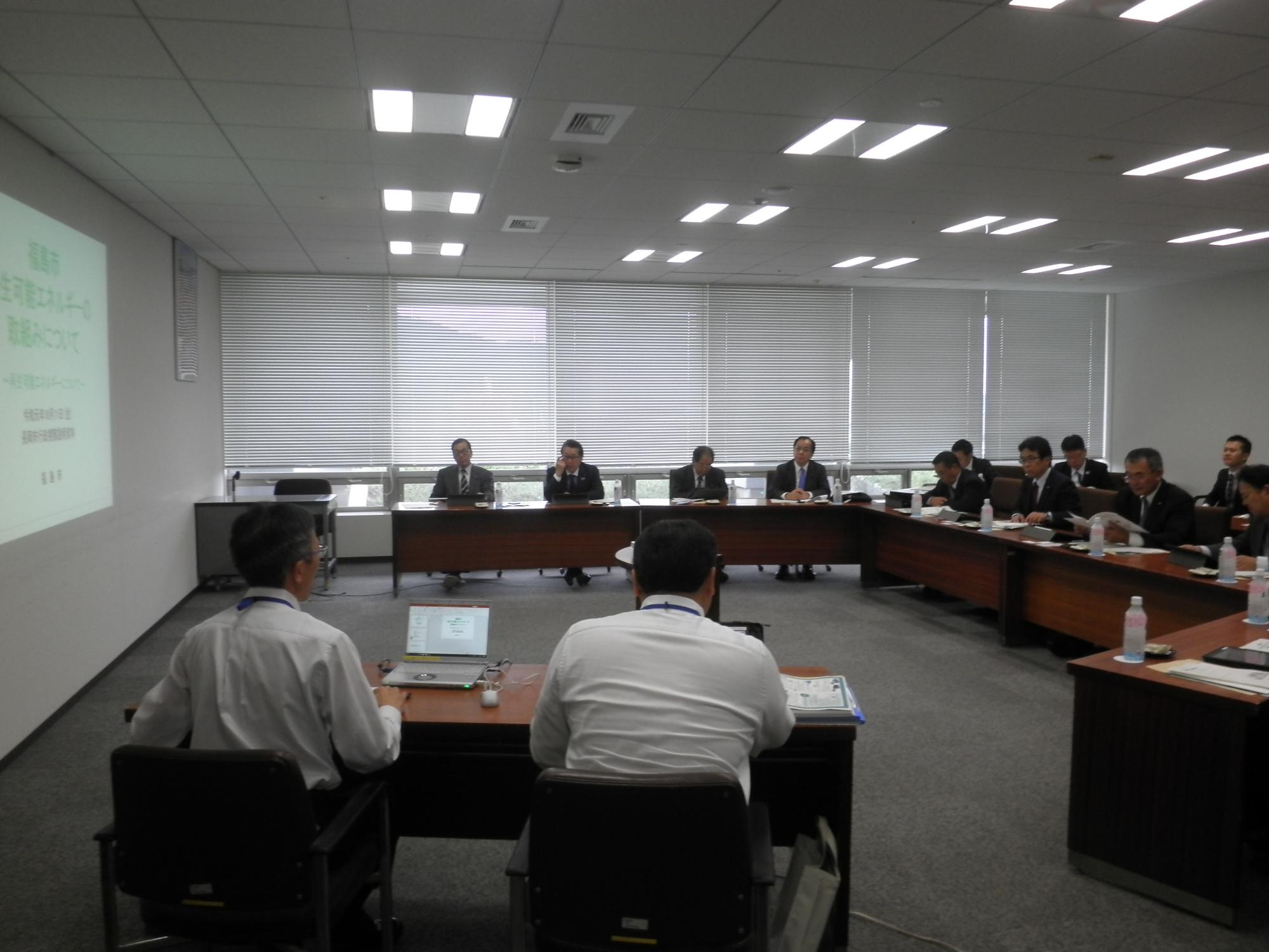 長岡市議会行政視察の様子