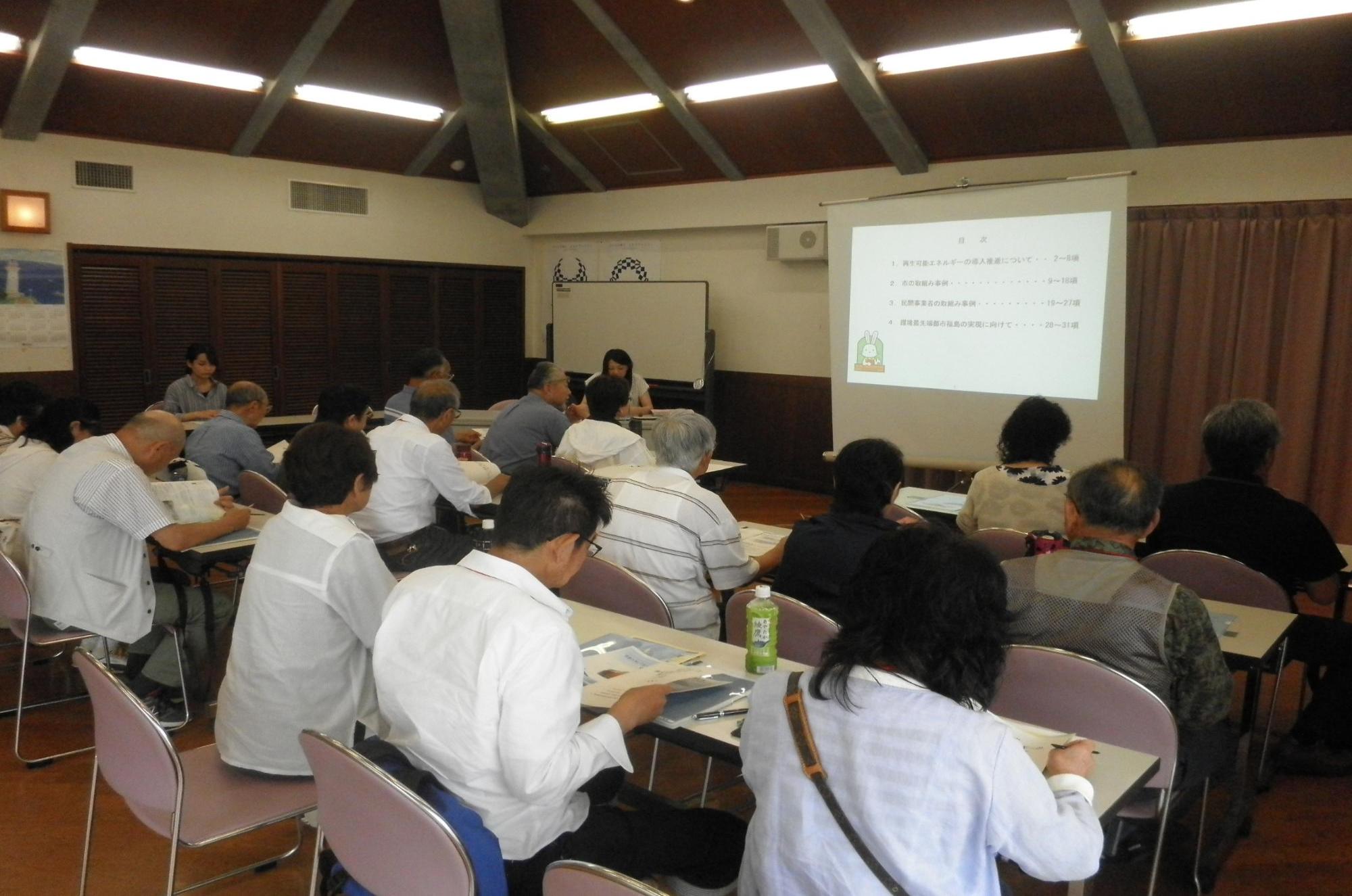 市政見学会参加者の様子