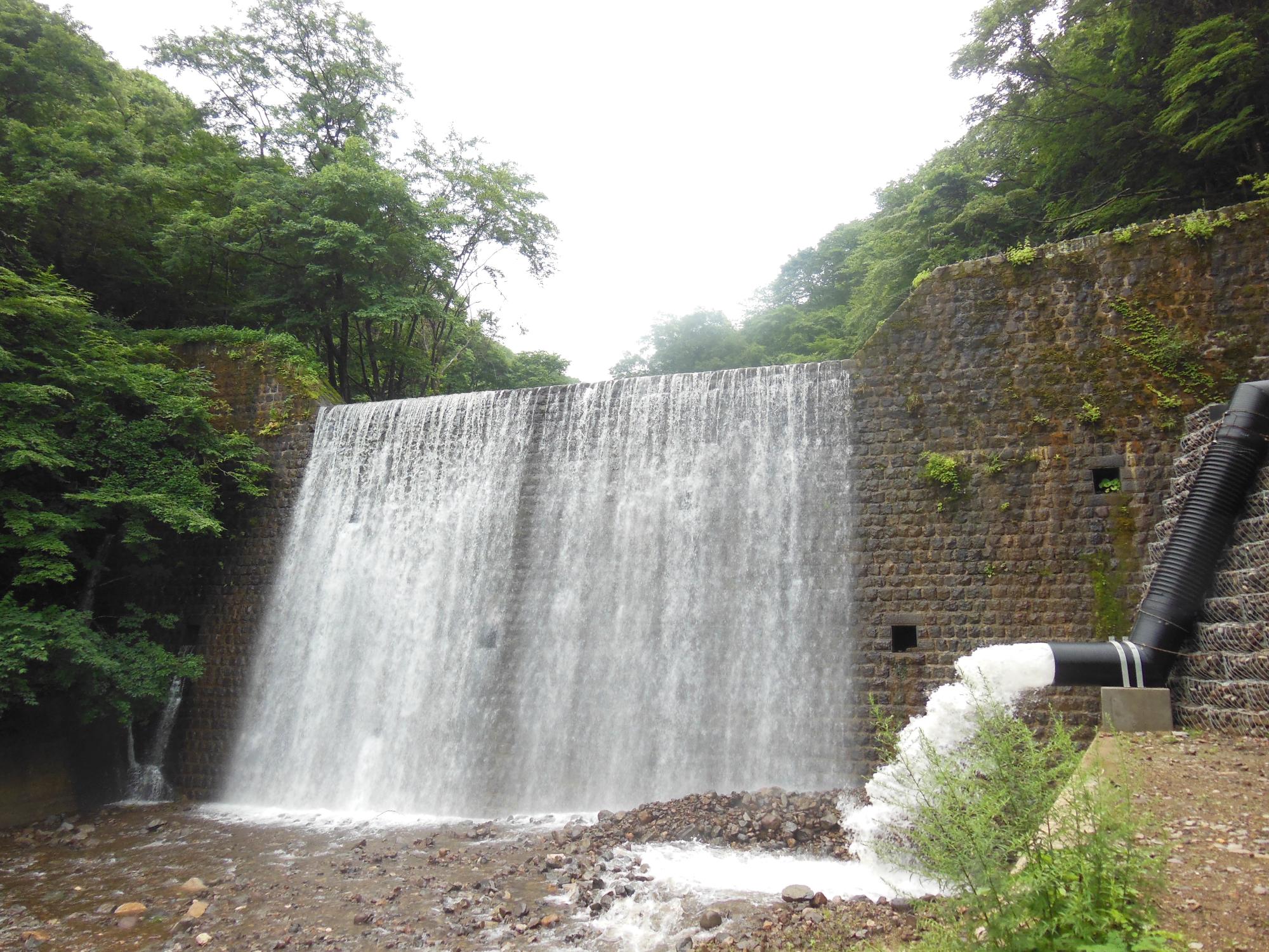 土湯温泉町東鴉川水力発電所