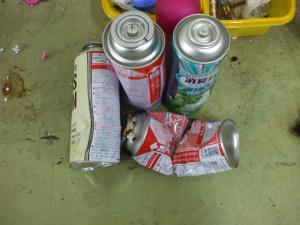 混入したスプレー缶