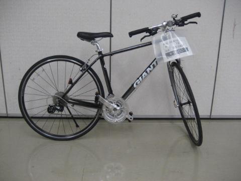 車体が黒い大人用自転車
