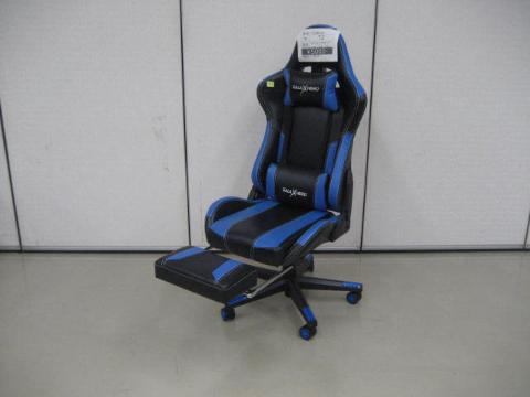 黒地に青のゲーミングチェア