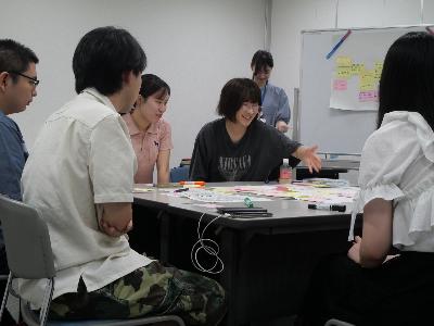 隊員が説明する様子