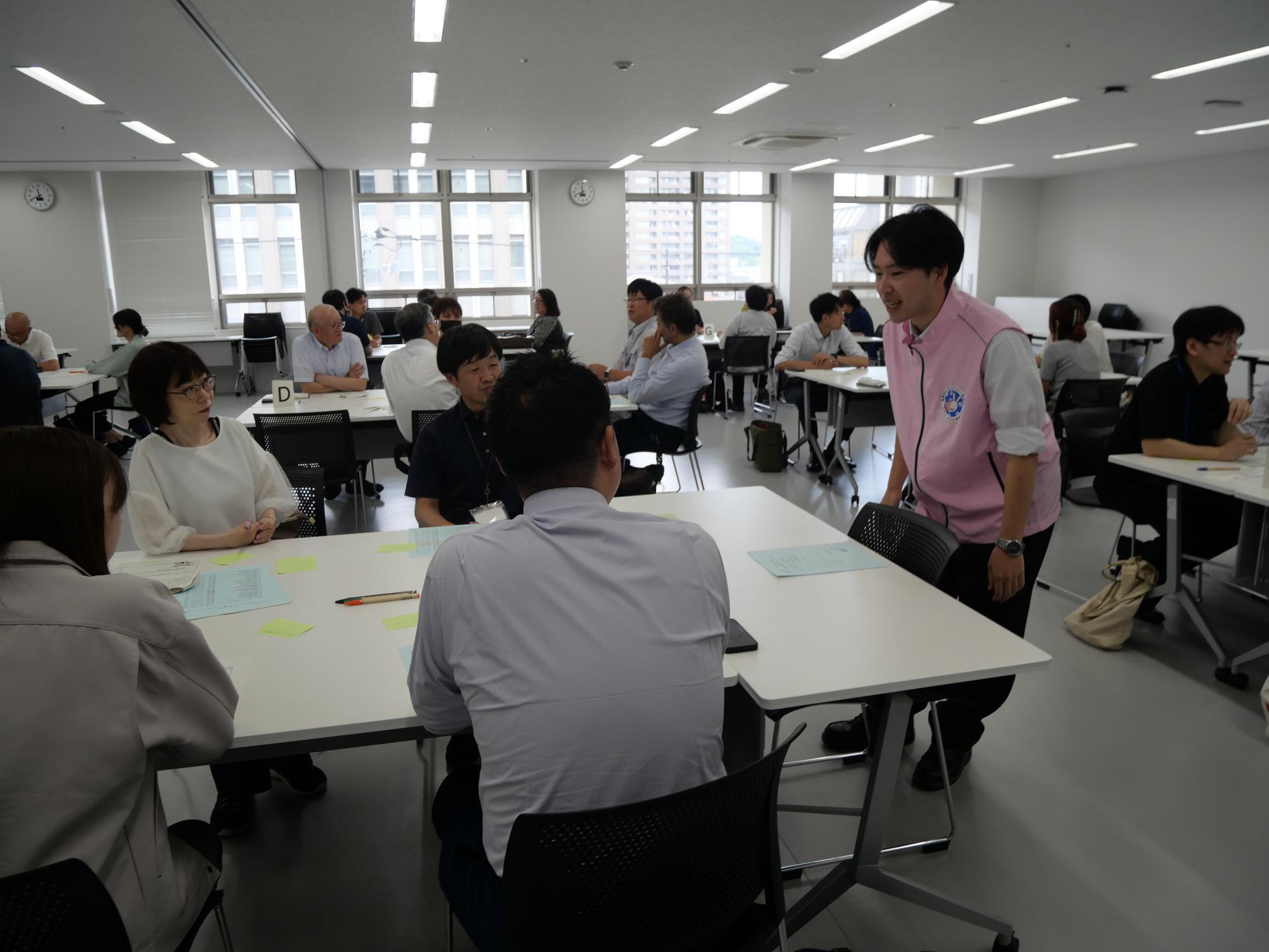 心のバリアフリー推進隊と意見交換する様子1