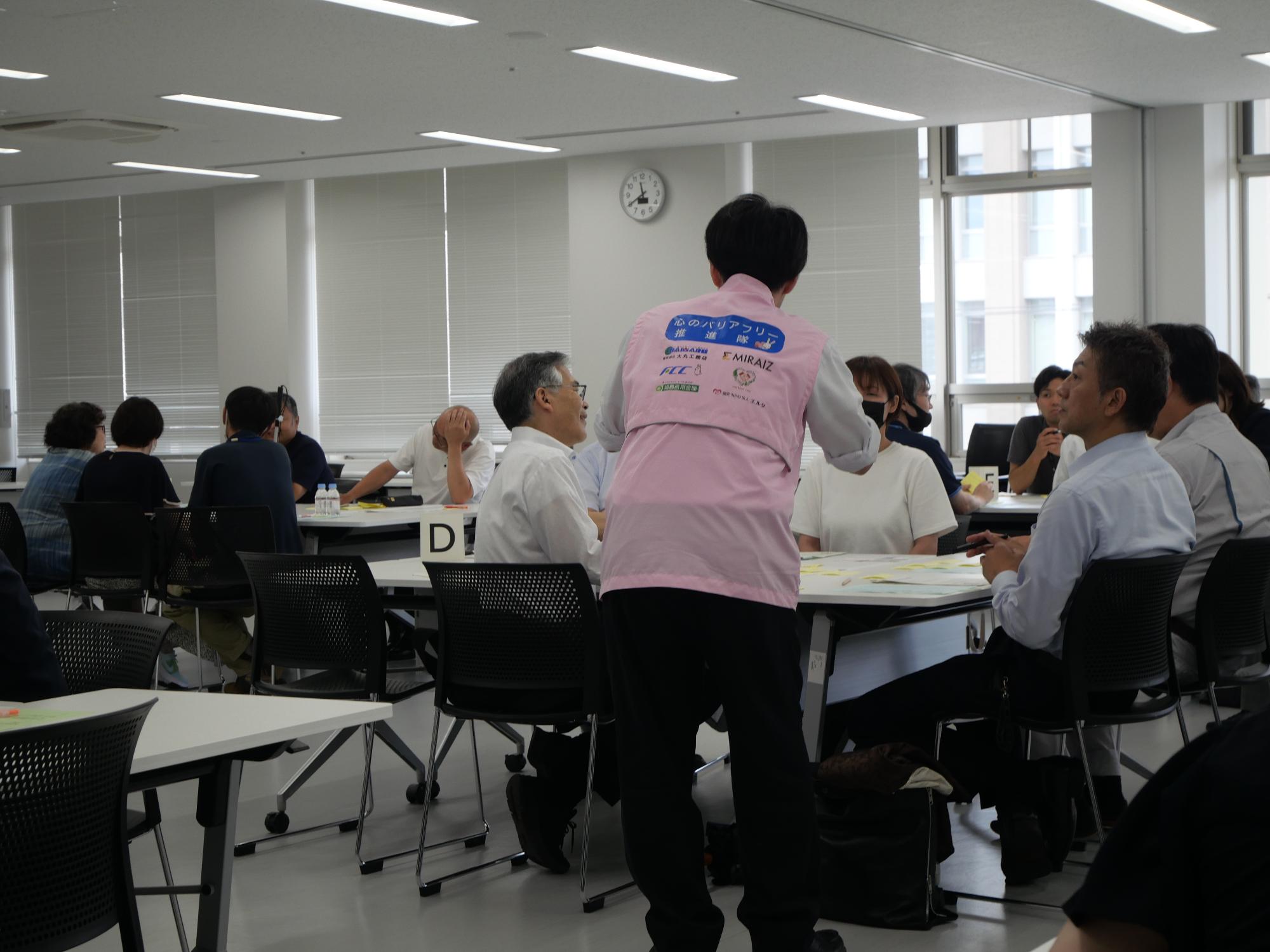 心のバリアフリー推進隊と意見交換する様子2