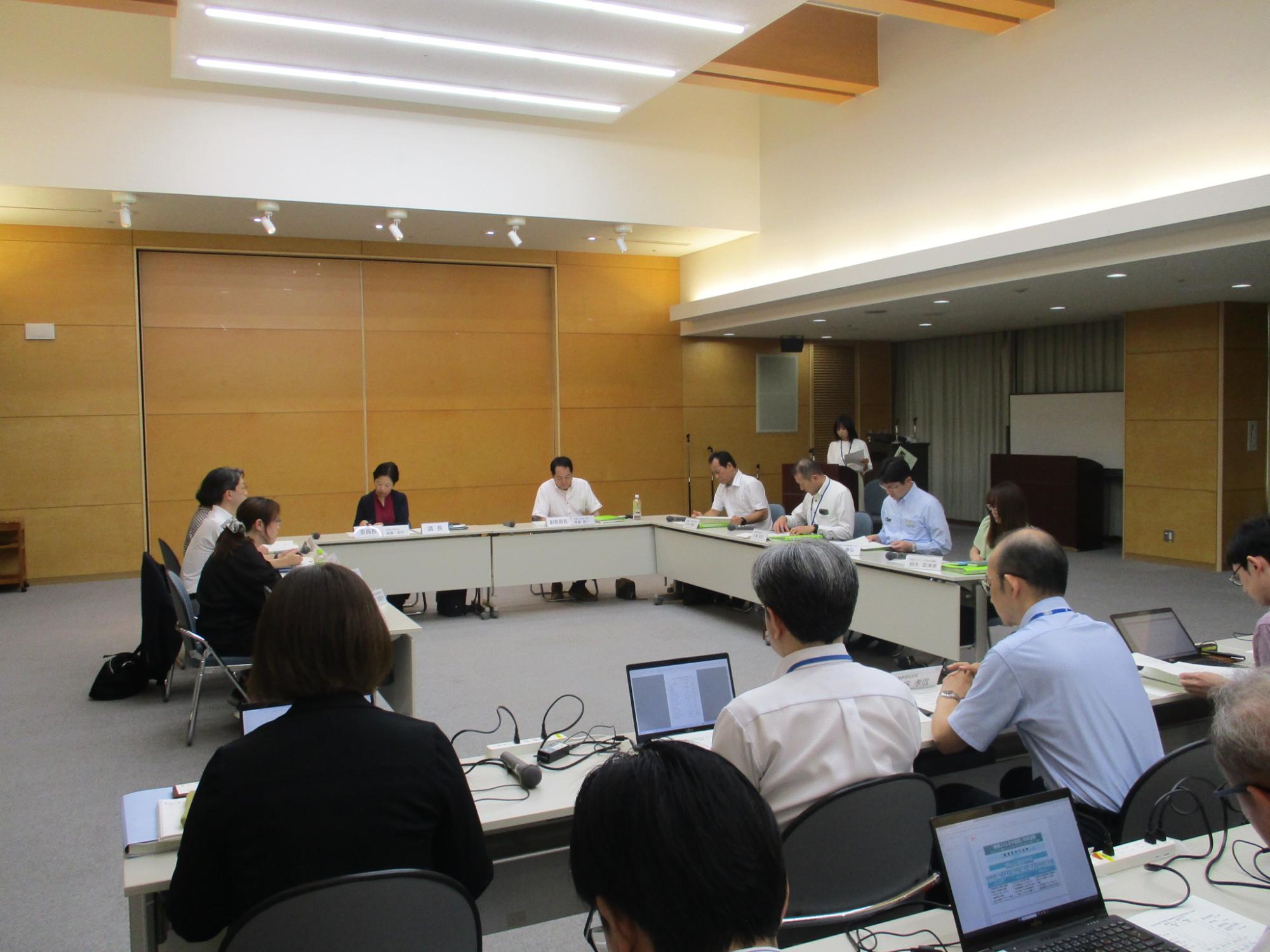 令和8年度第1回福島市受動喫煙防止対策推進委員会の様子