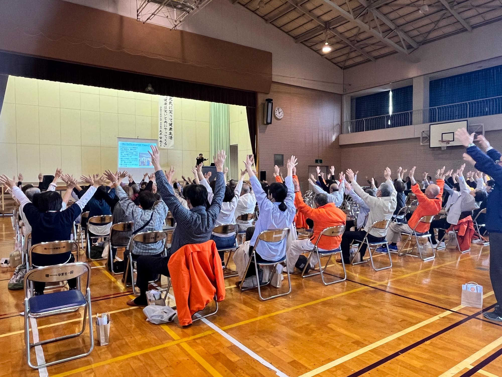 笑いヨガの実演