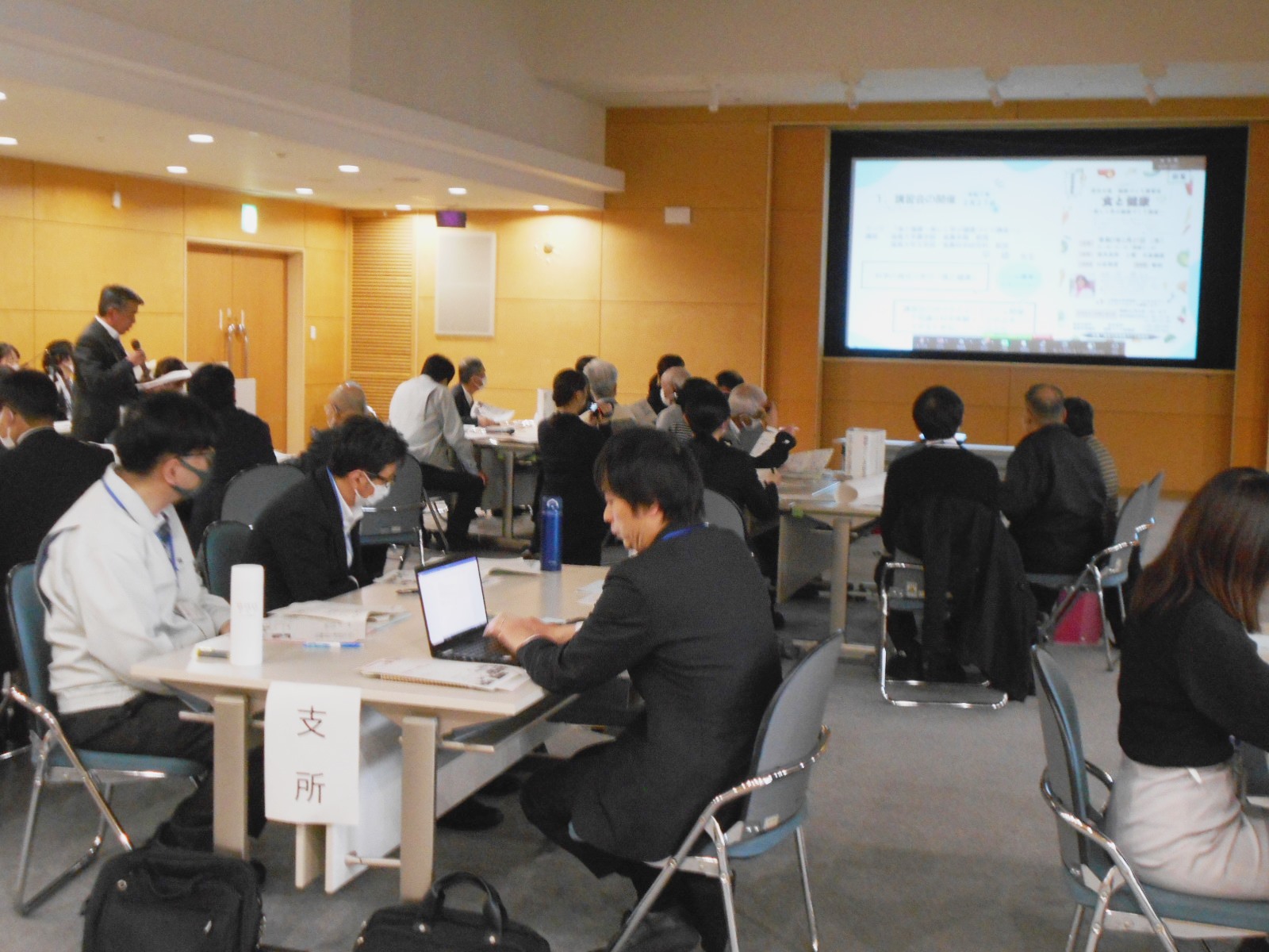 活動報告の様子