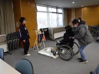 車いす体重計体験