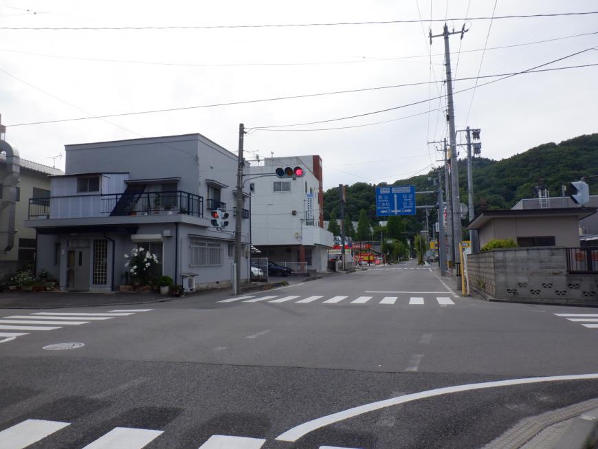 市道入江町・桜木町線（八島町工区）の道路の写真