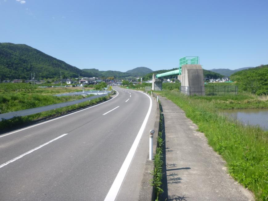 市道鳥川・大笹生線の道路の写真