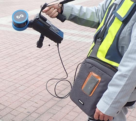 ライダースラムによる測量の様子