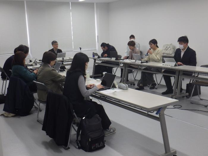 意見交換をしている様子