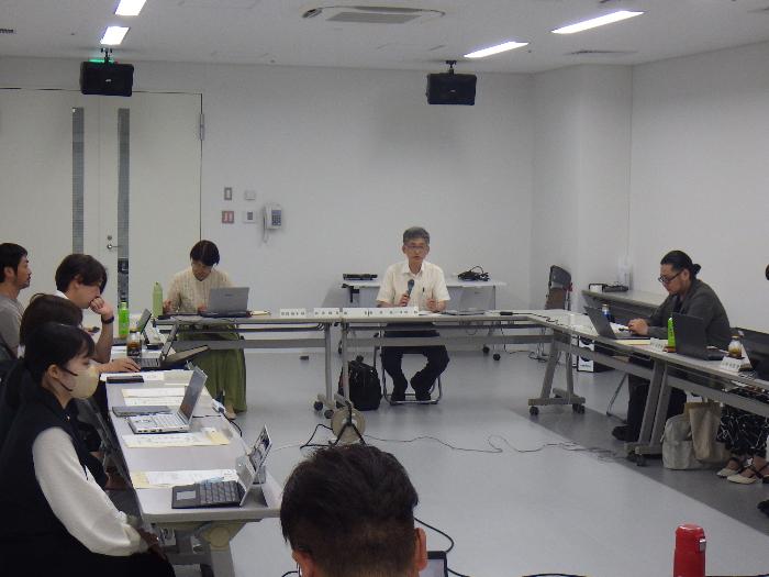 意見交換をしている様子