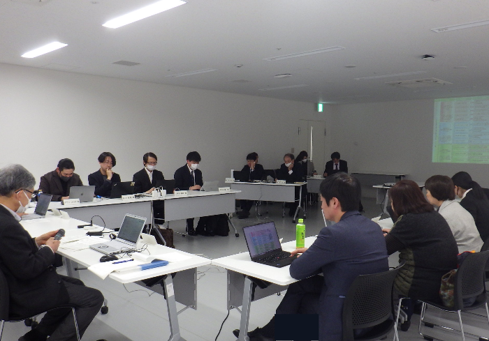 意見交換をしている様子