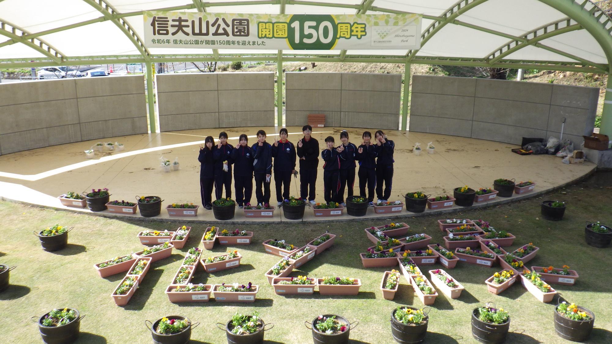 みんなで記念撮影しています