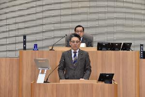 小松議員の代表質問